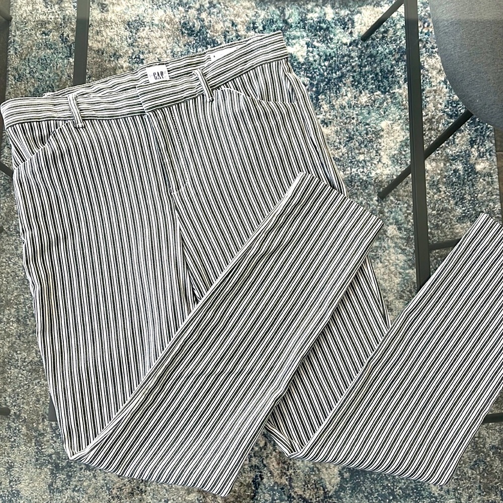 Gap Signature Skinny Ankle Black & White Stripe Pants.